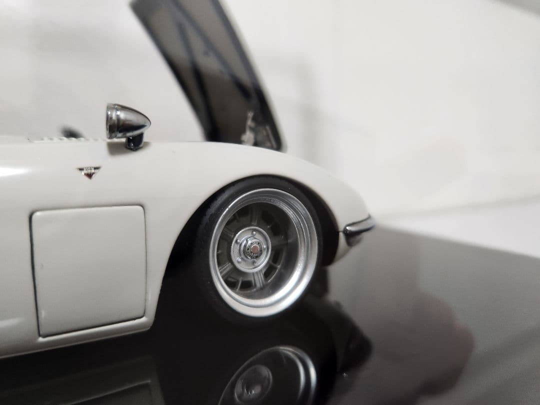 オートアート1/18　トヨタ2000GT