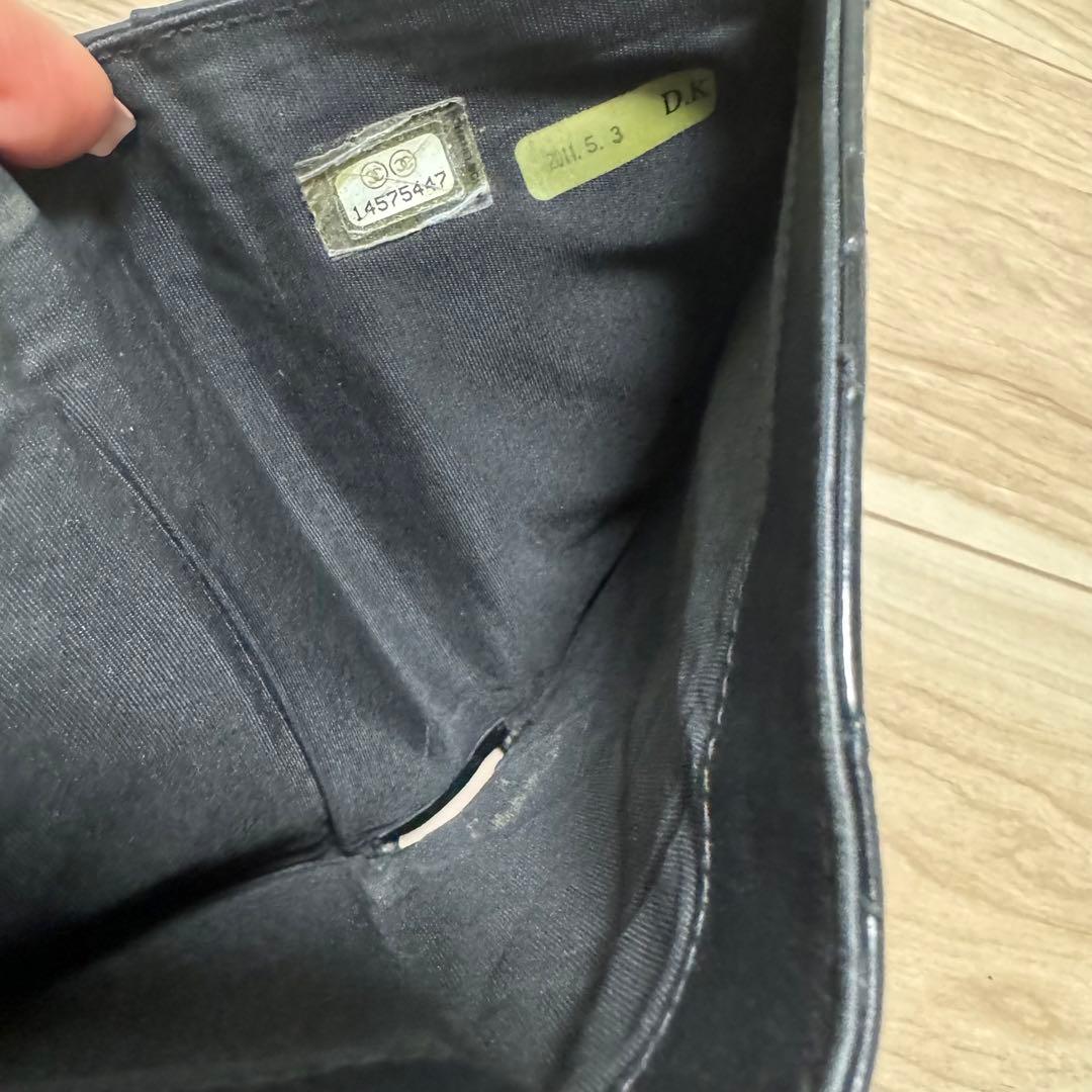 CHANEL 二つ折り財布 黒 パテントレザー