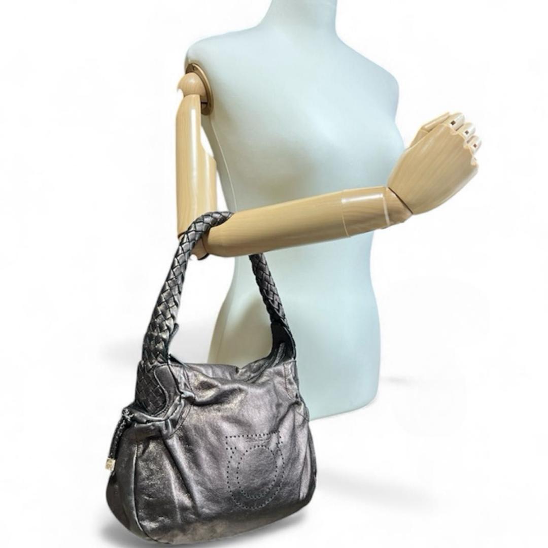 Salvatore Ferragamo ワンショルダーバッグ メタリックレザー