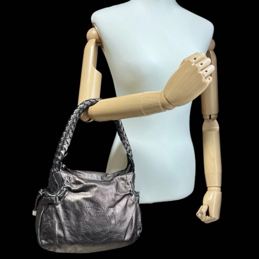 Salvatore Ferragamo ワンショルダーバッグ メタリックレザー