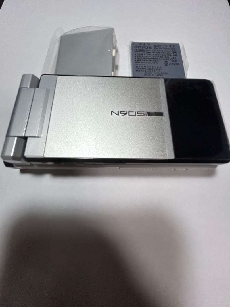 NTTドコモ N-905i シルバー