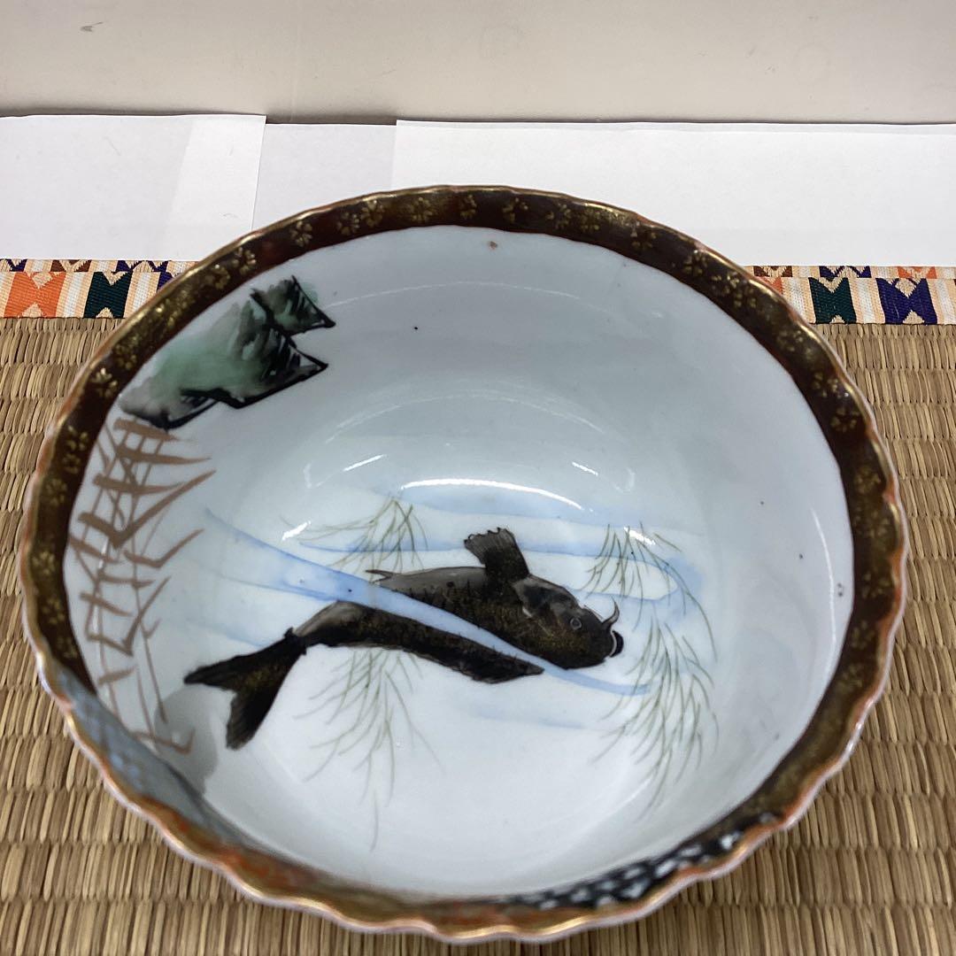 花と扇のデザインの陶器の器　九谷