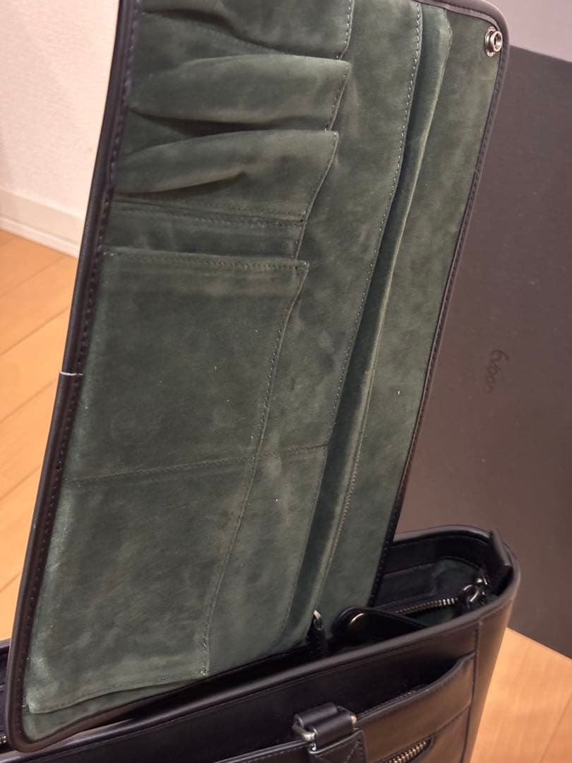 極美品　evoon 本革トートバッグ　自立　収納多数