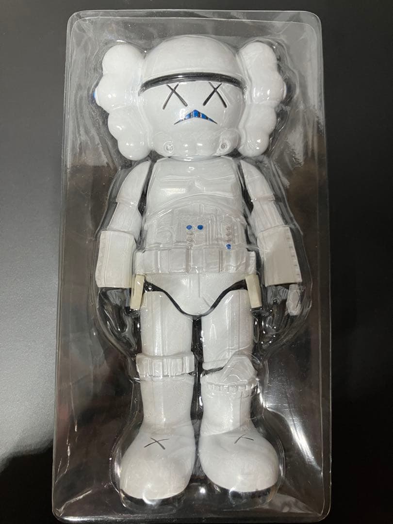 【開封品美品】スターウォーズ　カウズホリデー　ストームトルーパー　箱無し