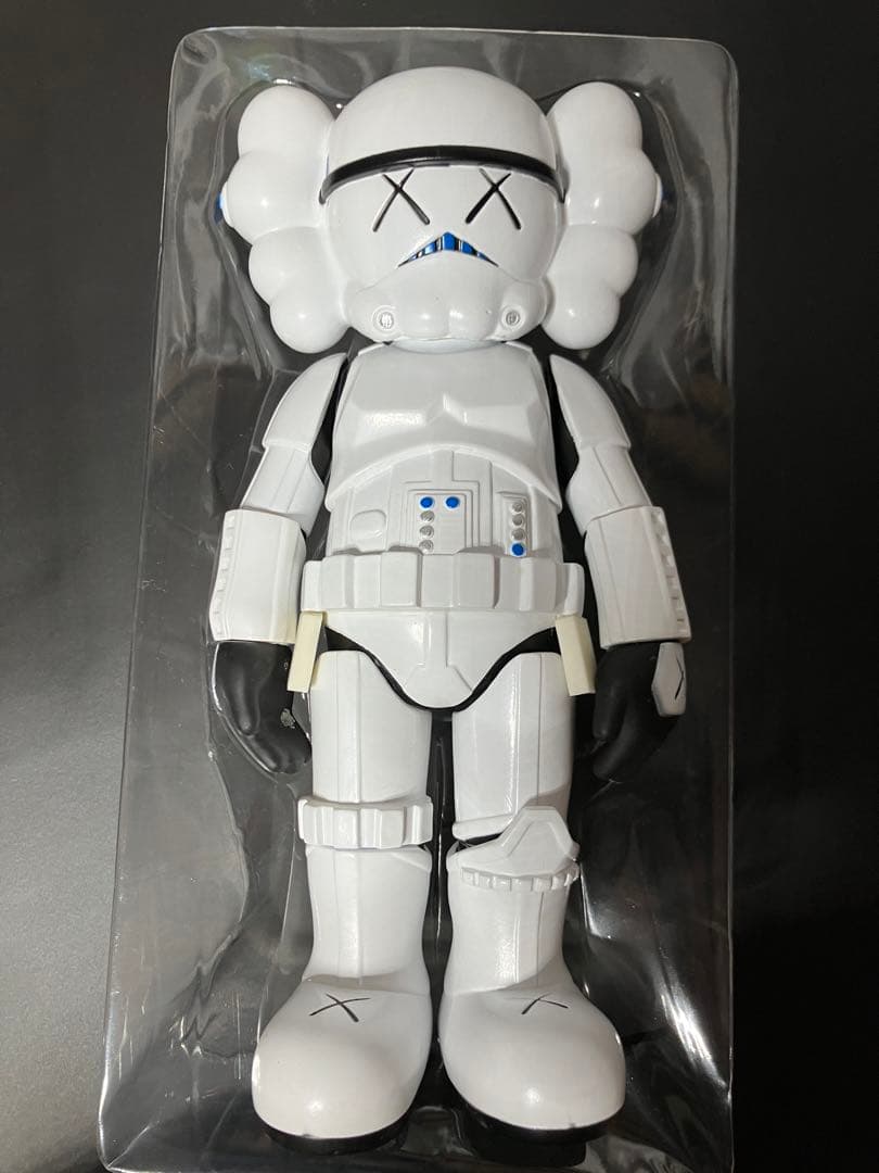 【開封品美品】スターウォーズ　カウズホリデー　ストームトルーパー　箱無し