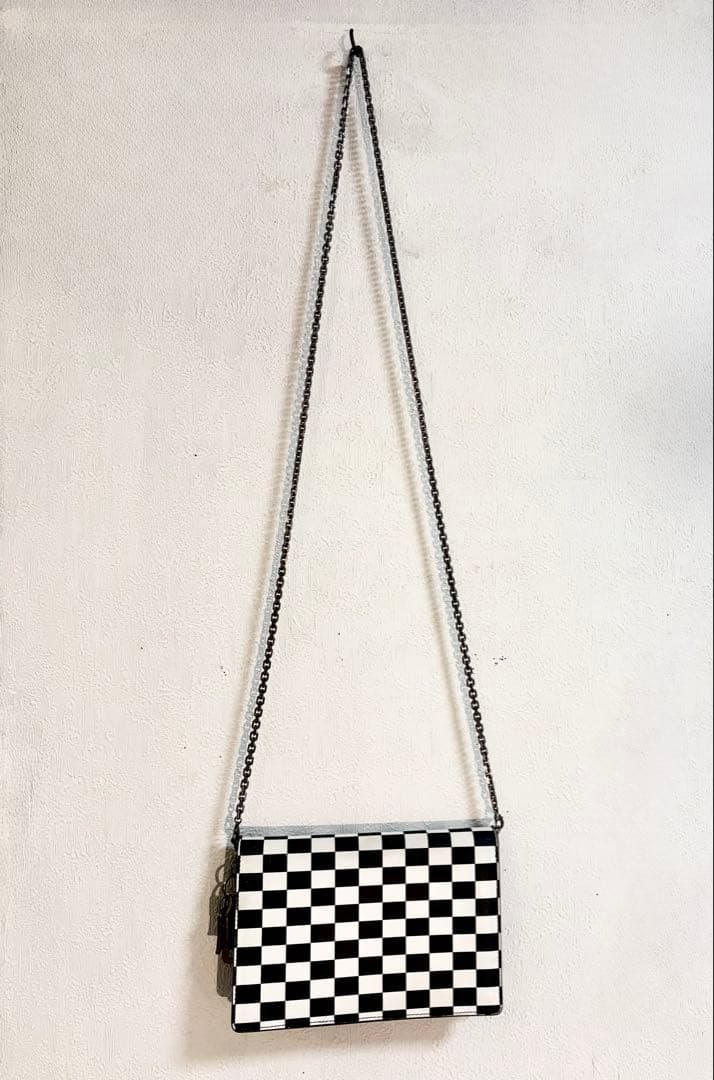 Christian Dior クリスチャンディオール 黒白チェーンウォレット