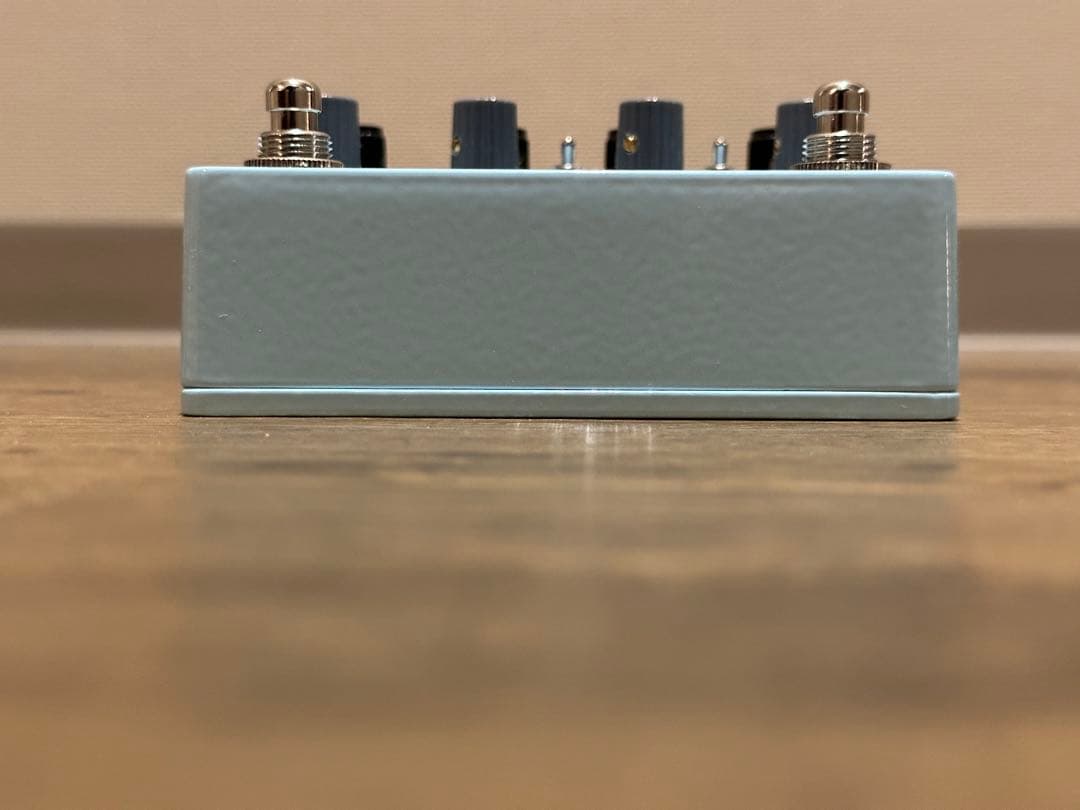 ギター Finding That Tone AMBAR/SONIC BLUE