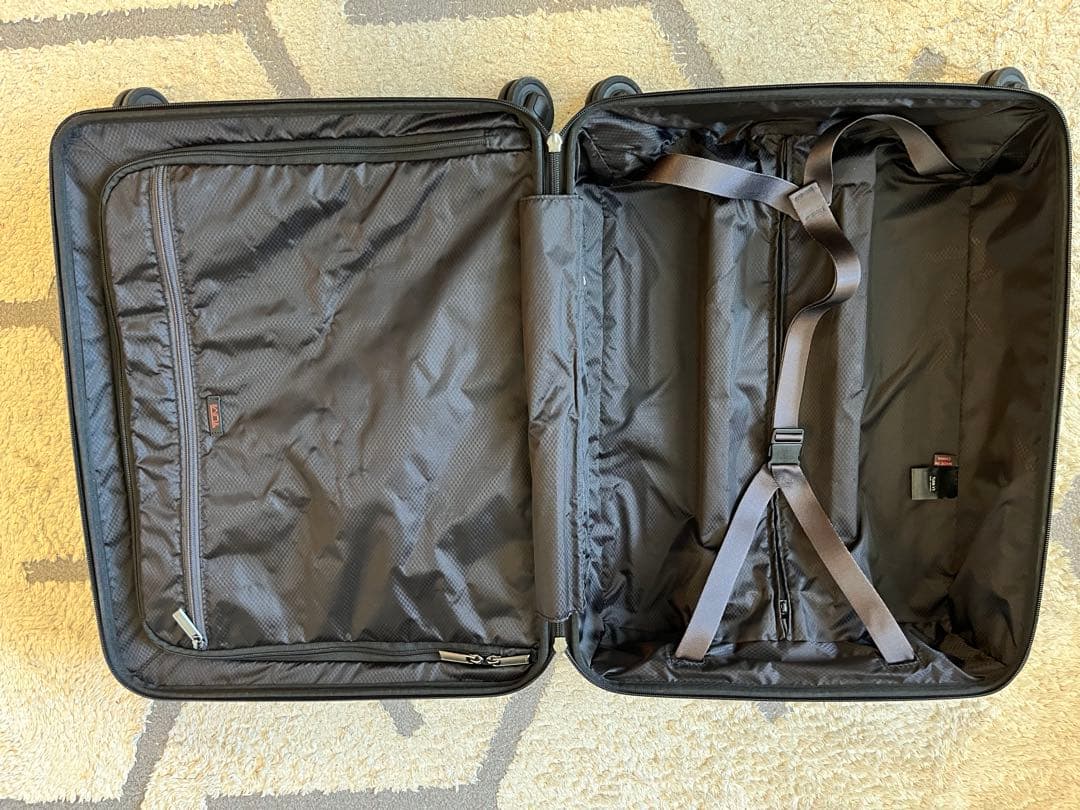 TUMI スーツケース 黒(機内持ち込み可)