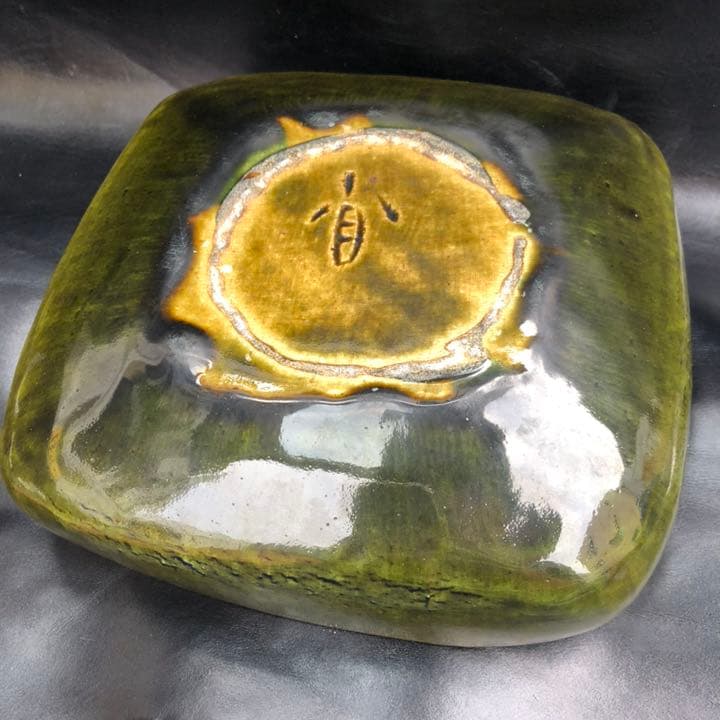 古美術品◼️蔵からかなりステキな深い緑色の可愛らしい四角い陶器が出て来ました、