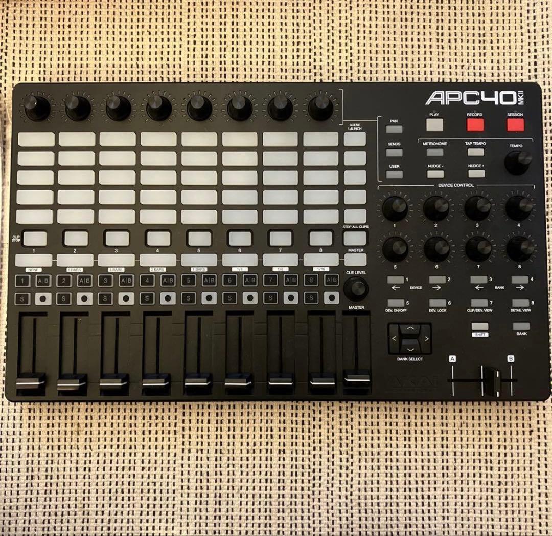 AKAI APC40 MIDIコントローラー