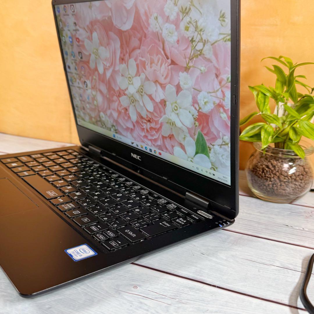 大特価❣️薄型ノートパソコン☘️フルHD☘️第7世代Corei5☘️メモリ8GB☘️SSD