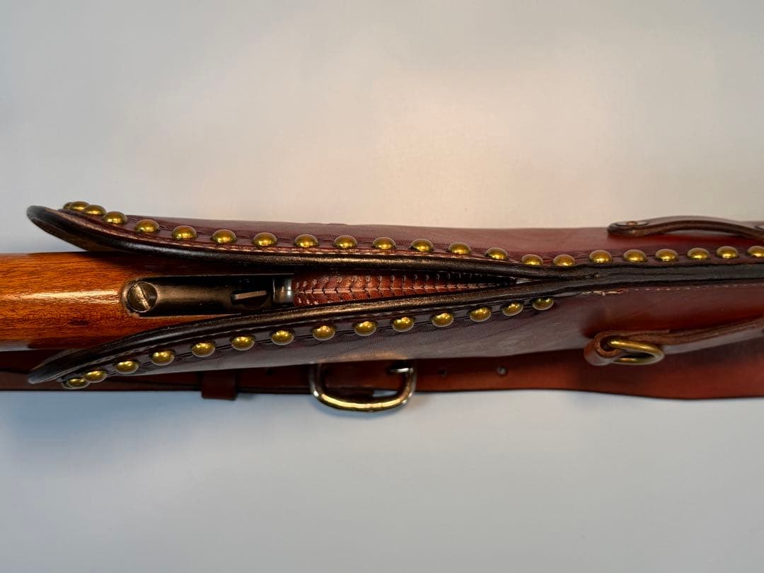 ウィンチェスターM 1873カービン用レザー製スタッズ付きライフルケース