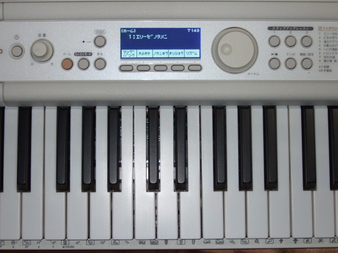 CASIO LK-526 電子ピアノ・キーボード ルーチェ 光ナビ 送料込み