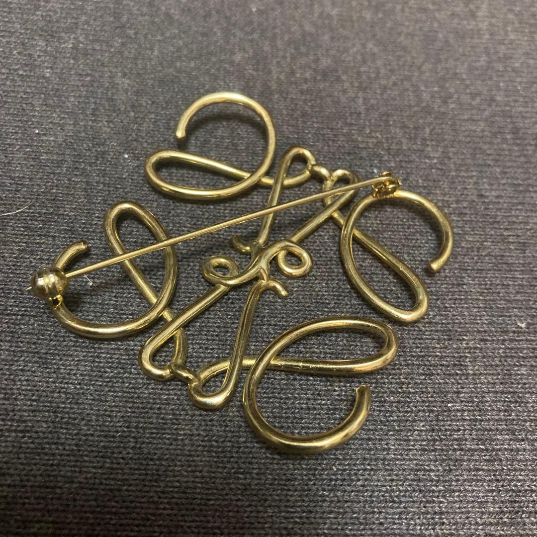 ロエベ　ブローチ　ゴールド