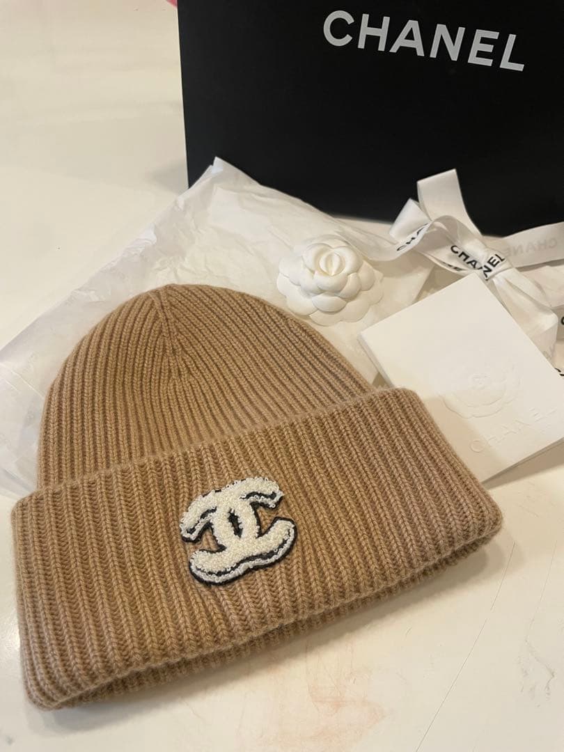 【CHANE】　レアカラー ベージュ ロゴニット帽