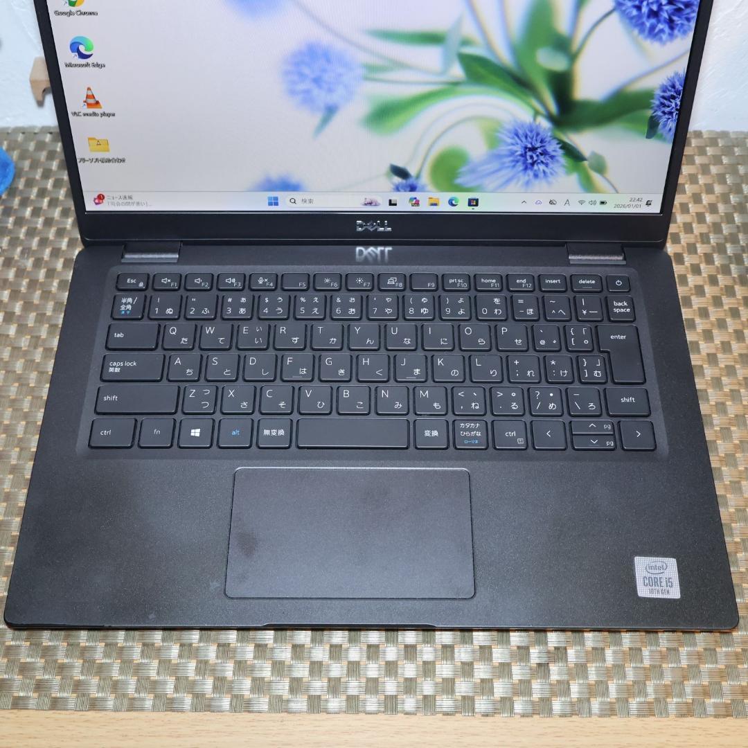 小型！Win11公式対応10世代i5/メ8/新品SSD/無線/カメラ/TypeC