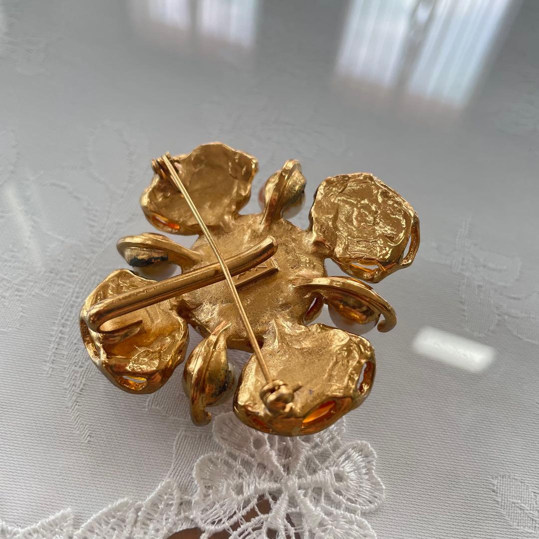 イブサンローラン　ブローチ　ヴィンテージ