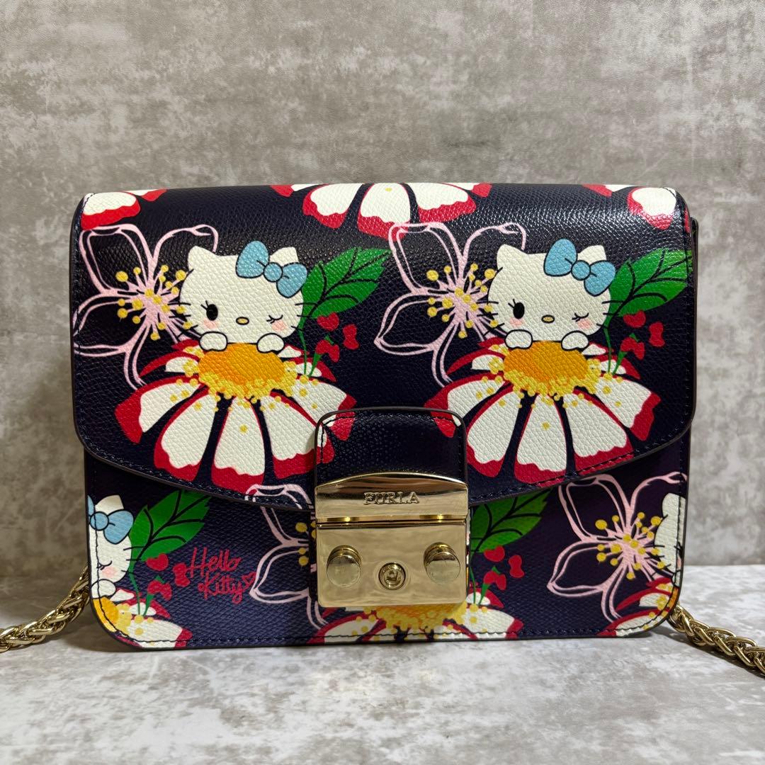 H250 美品✨FURLA フルラ　ショルダーバッグ　キティ　コラボ　チェーン