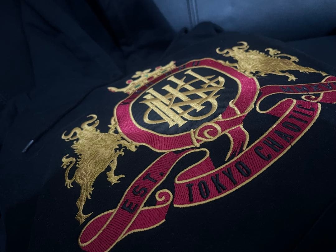 新品✩︎King Gnu 黒のフード付きパーカー 金色刺繍　Lサイズ 保管品