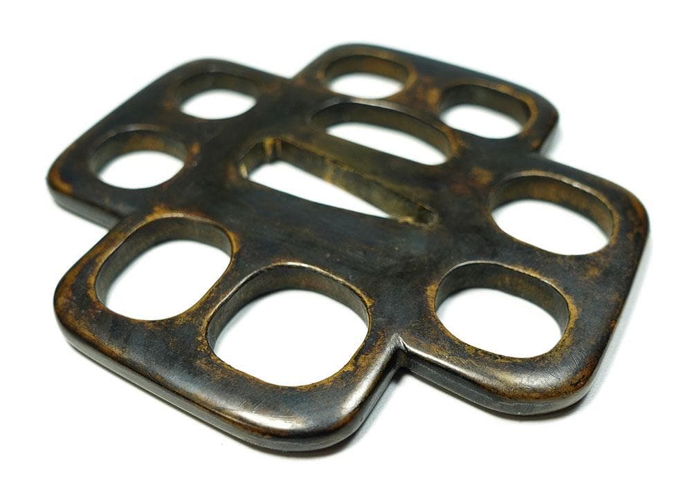 銅地十字木瓜形角九曜透鐔　無銘　片櫃孔　陰透　角耳小肉　肥後金工　肥後鐔　桐箱入