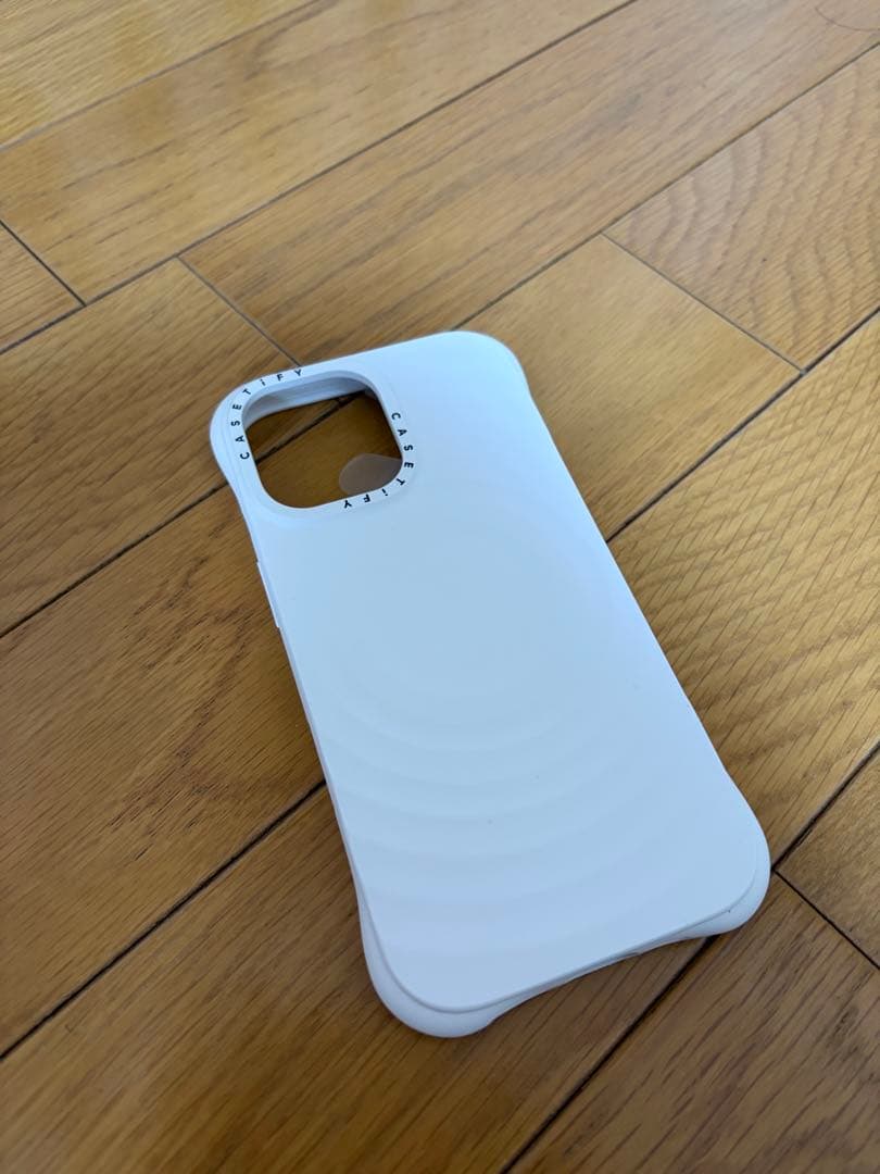 CASETiFY iPhone17用ウェーブシリコンケース　ホワイト