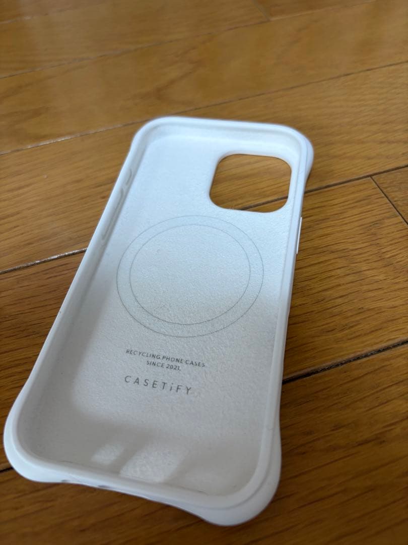 CASETiFY iPhone17用ウェーブシリコンケース　ホワイト