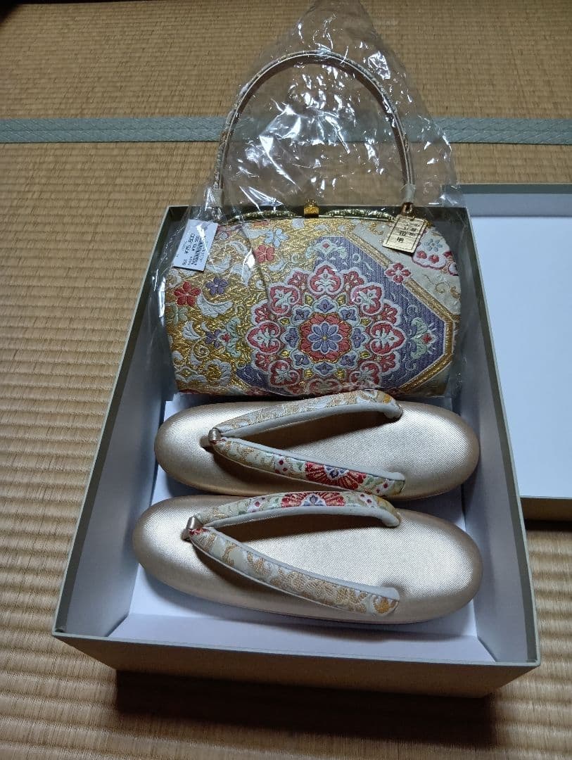 特選草履バックセット。正絹帯地。