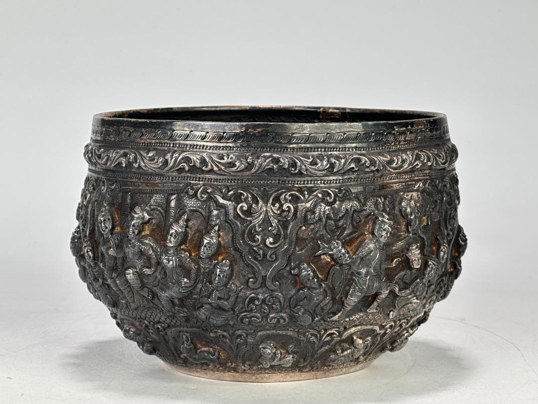 仏教美術　純銀 565g　人物図　鉢　仏具　チベット　ネパール　時代