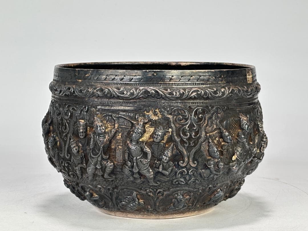 仏教美術　純銀 565g　人物図　鉢　仏具　チベット　ネパール　時代