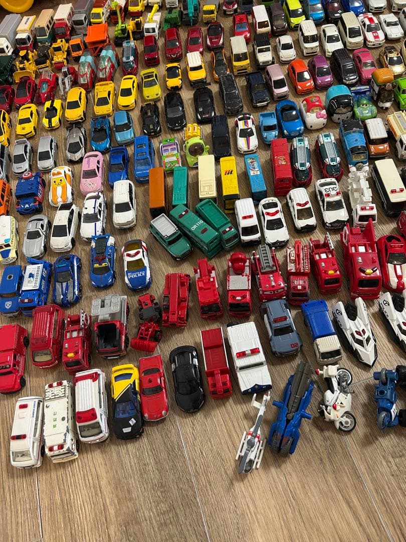 トミカ 約200台 ➕変形ロボット