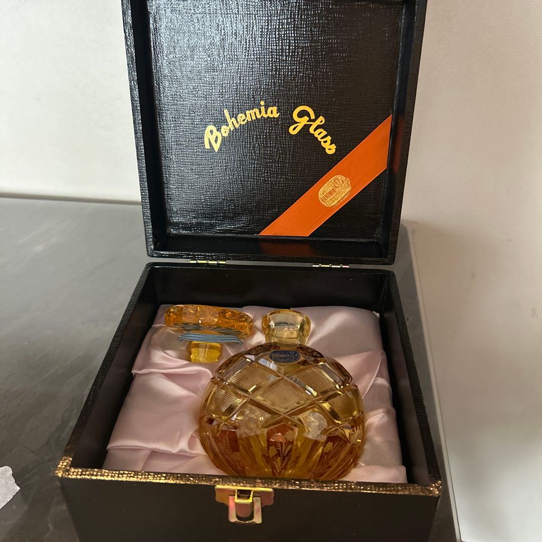 ボヘミア・ガラス　デキャンタ