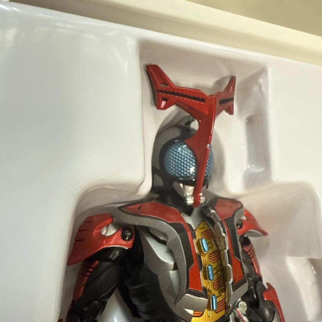 S.H.Figuarts 真骨彫製法仮面ライダーカブト ハイパーフォーム【初版】