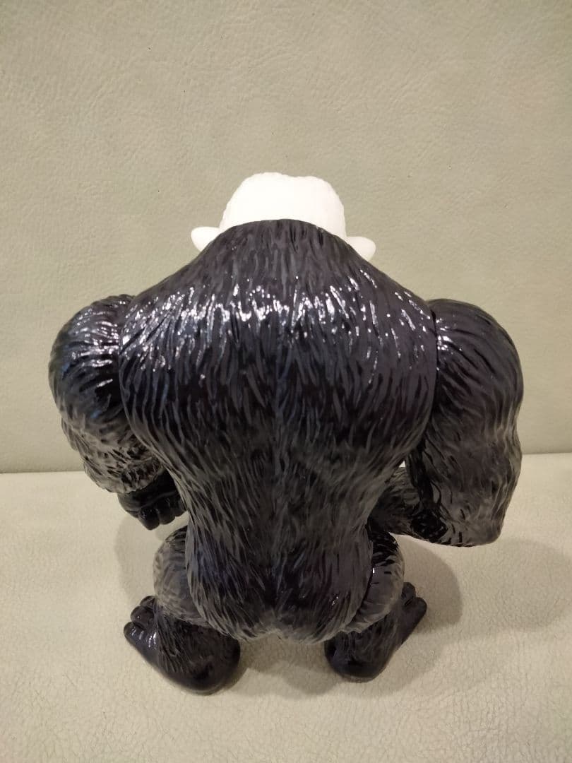 ソフビ　trash goodz　蓄光　おおきいゴリラ　izumonster