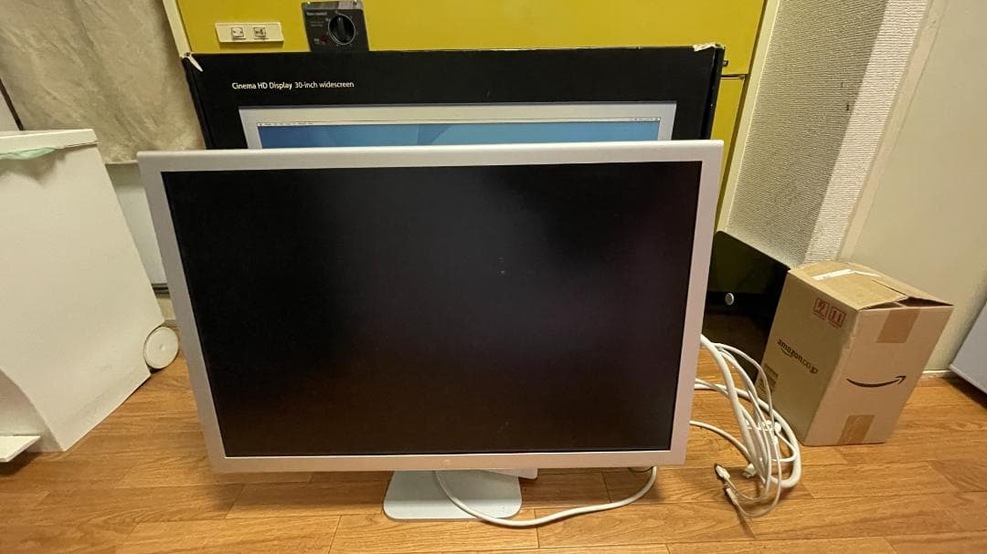 ディスプレイ・モニター本体 Apple Cinema HD Display M9179J/A