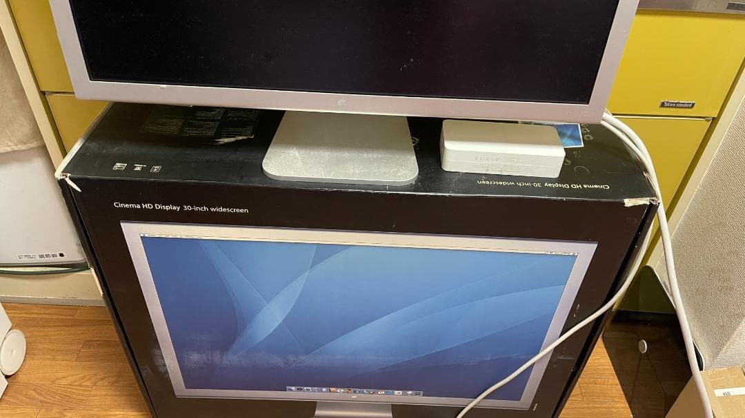 ディスプレイ・モニター本体 Apple Cinema HD Display M9179J/A