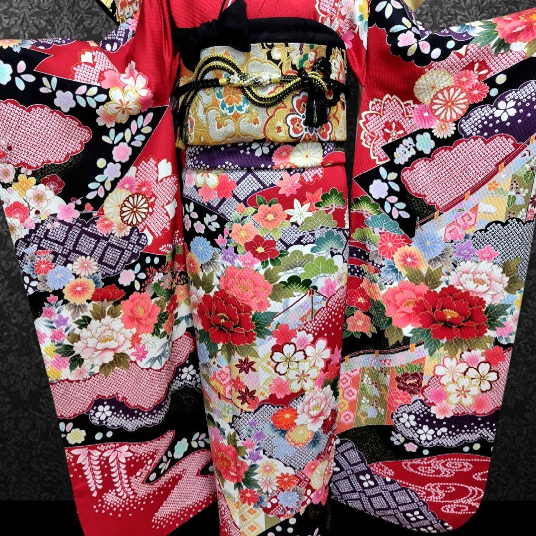 振袖フルセット(7点)・総絞り・エンボス加工・古典柄・金駒刺繍・花模様・金彩加工