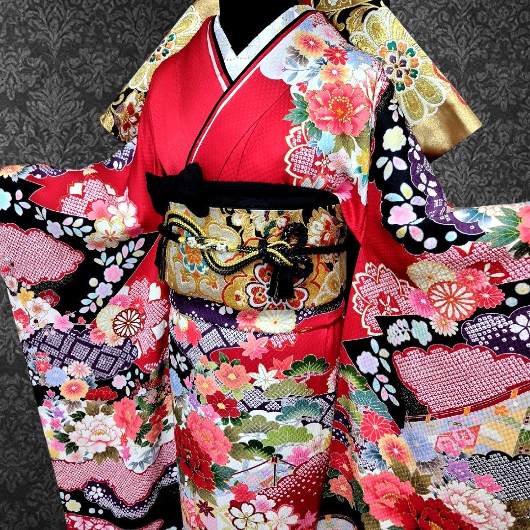 振袖フルセット(7点)・総絞り・エンボス加工・古典柄・金駒刺繍・花模様・金彩加工