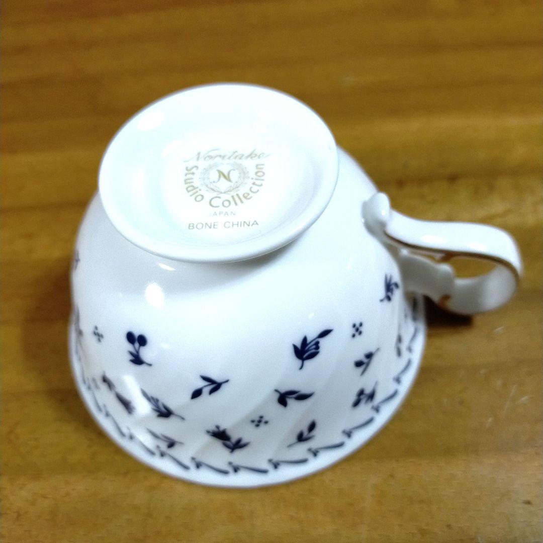 ノリタケ　ティーカップセット　扇型プレート　ミルクピッチャー