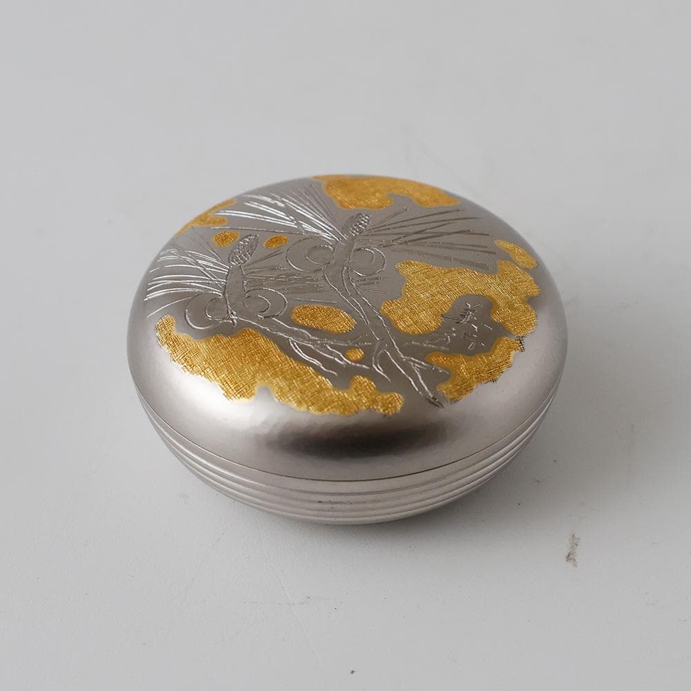 T金工家 帖佐美行 晴若花想 彫金香合 蓋物 共箱 彫刻巨匠 ボンボニエール