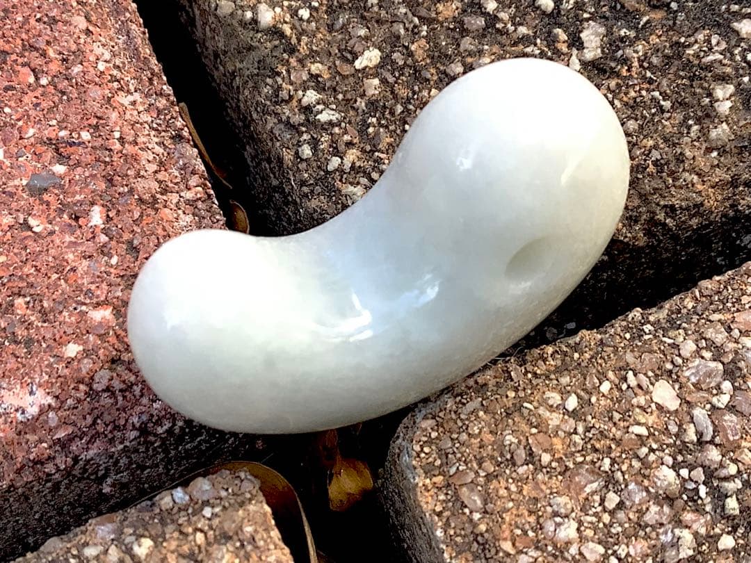 1点限り‼️本物ジェダイト糸魚川翡翠勾玉　氷の世界へアイスジェイド鑑定機関鑑別書付