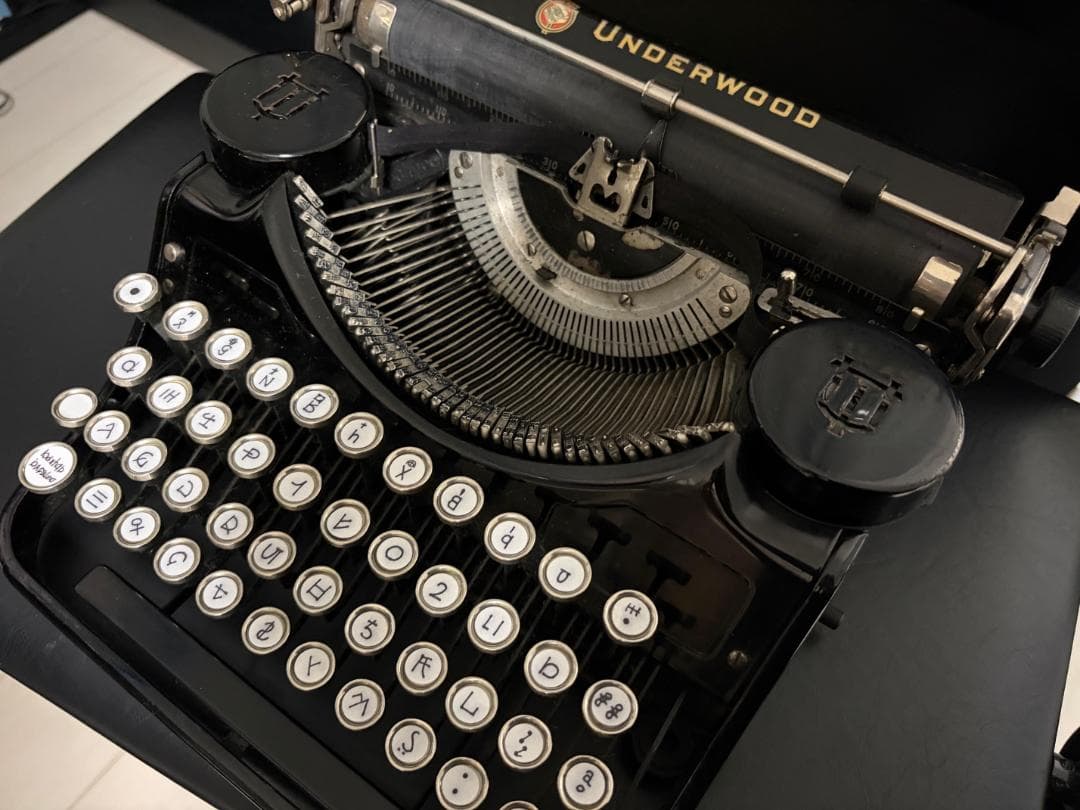 ヴァイオレット・エヴァーガーデン　タイプライター　UNDERWOOD