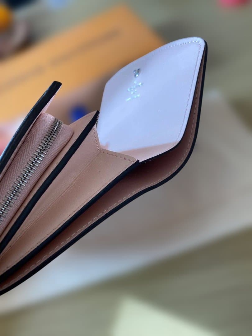 新春３日限定値下げLouis Vuitton ポルトフォイユ　イリス　コンパクト