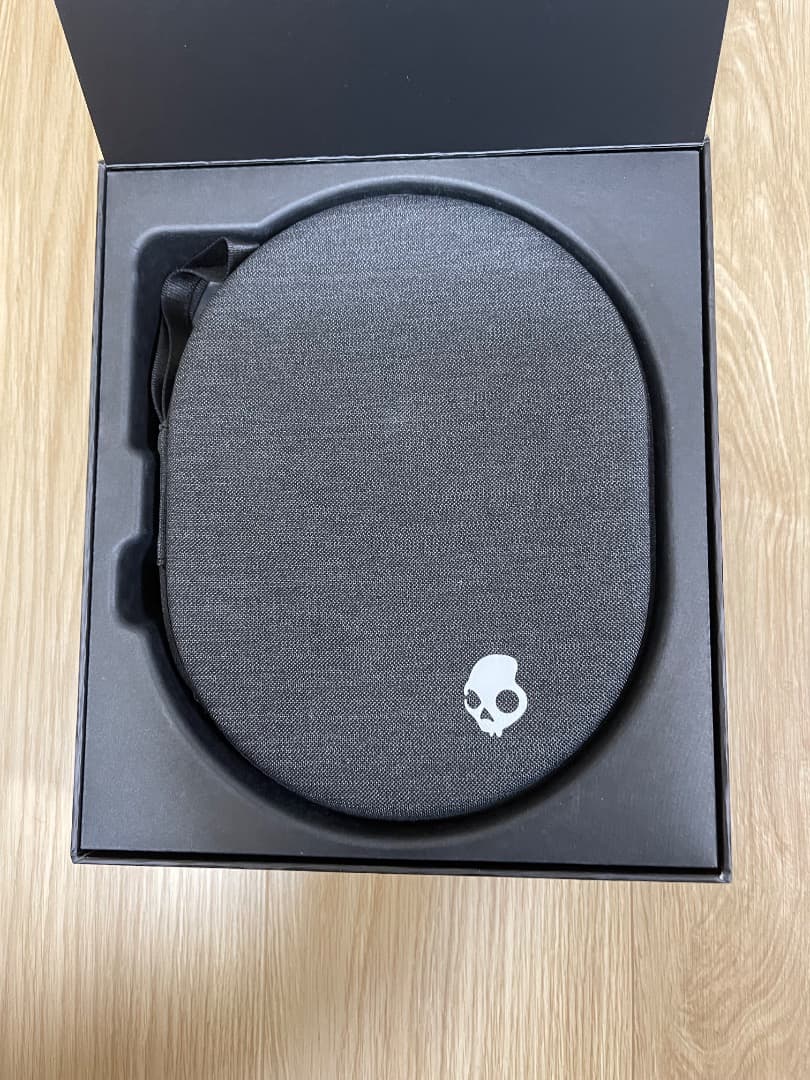 【美品】Skullcandy ワイヤレスヘッドホン レッド　重低音振動機能付き