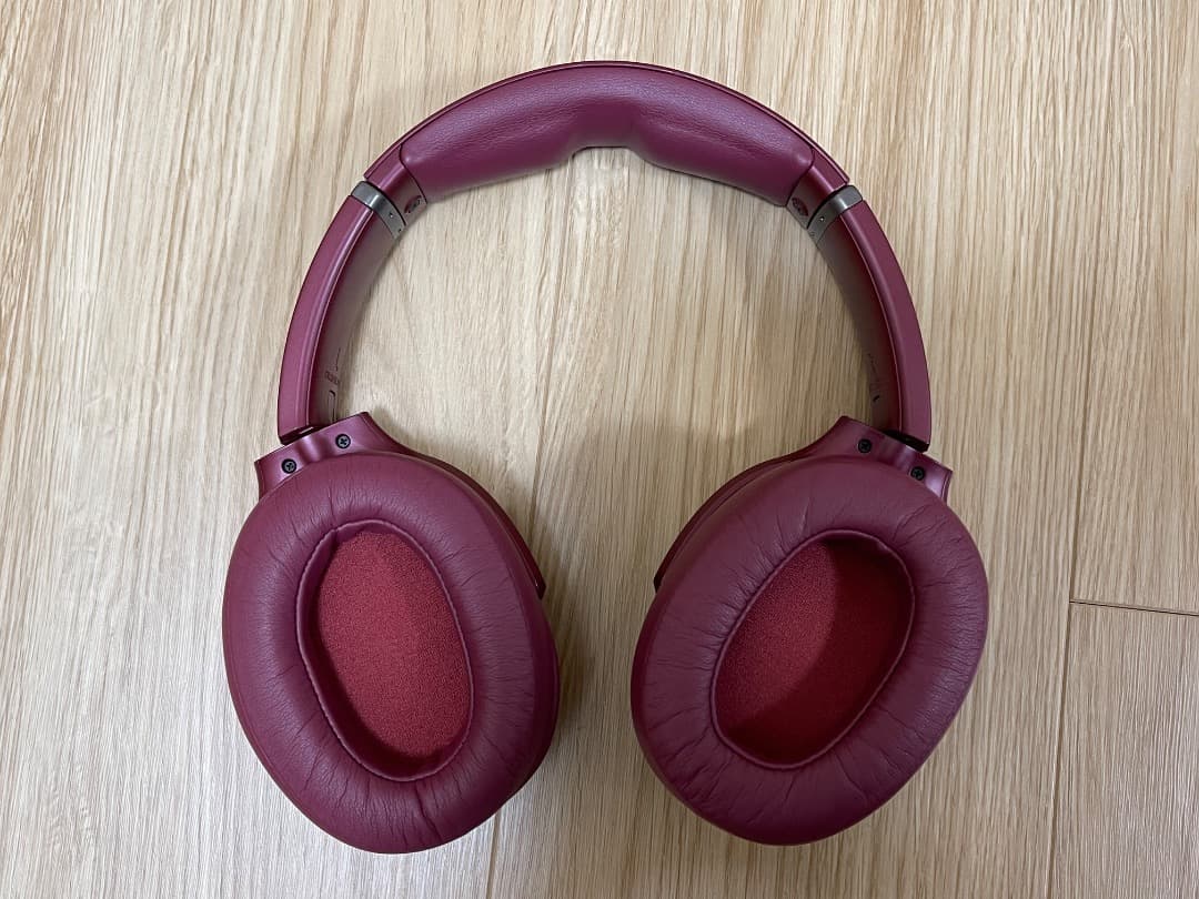 【美品】Skullcandy ワイヤレスヘッドホン レッド　重低音振動機能付き