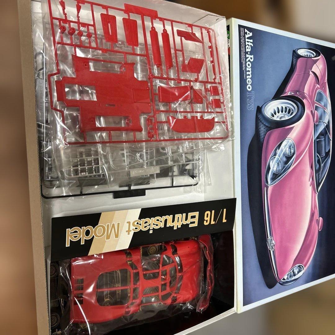 Alfa Romeo ティーポ33 1/16スケール プラモデルキット