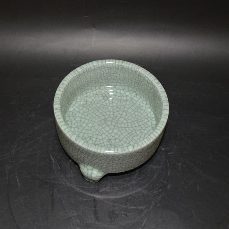 磁器 景徳鎮 開片釉三足香炉 工芸品 置物