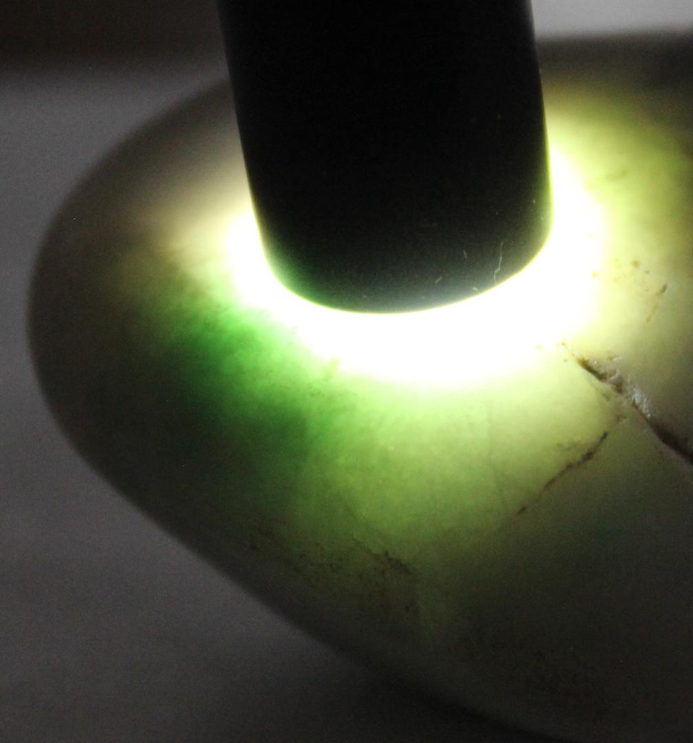 ［白緑の逸品］糸魚川翡翠 原石 173.0g