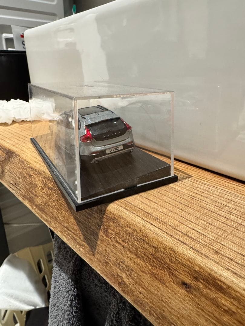 VOLVO V40 CROSS COUNTRY ミニカー
