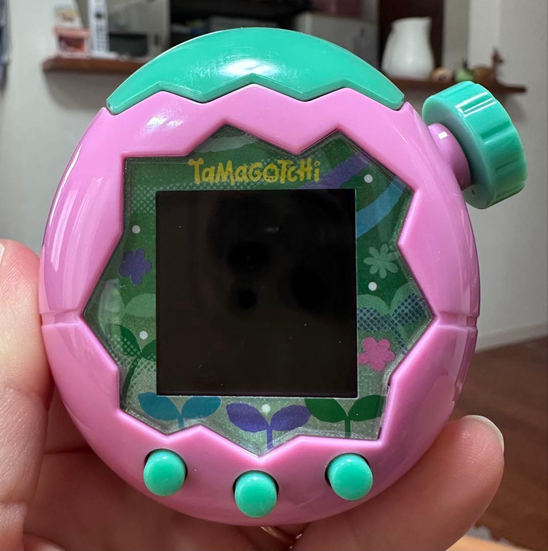 Tamagotchi ピンク 緑 デザイン