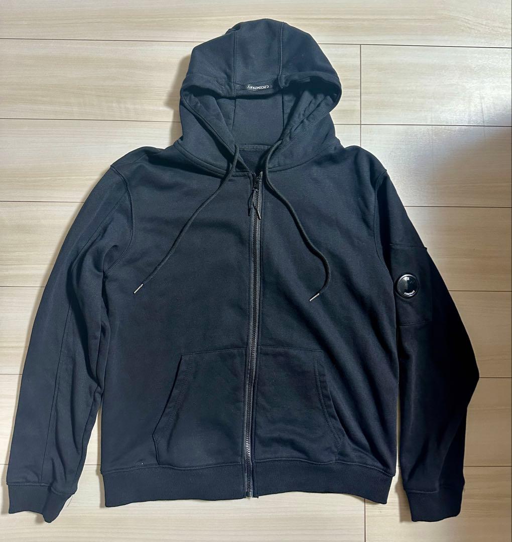 け*け様 CP company ジップアップパーカー